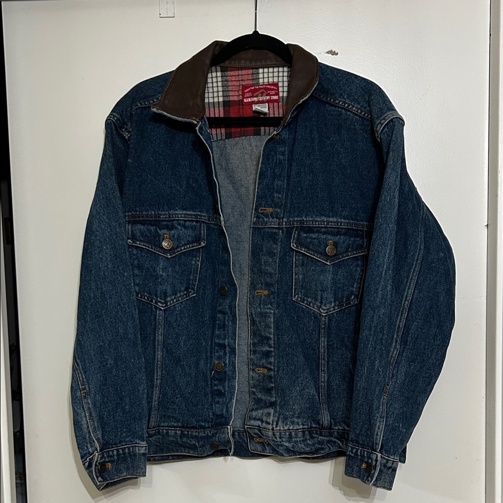 Marlboro Men's Blue Denim Jacket with Brown Collar